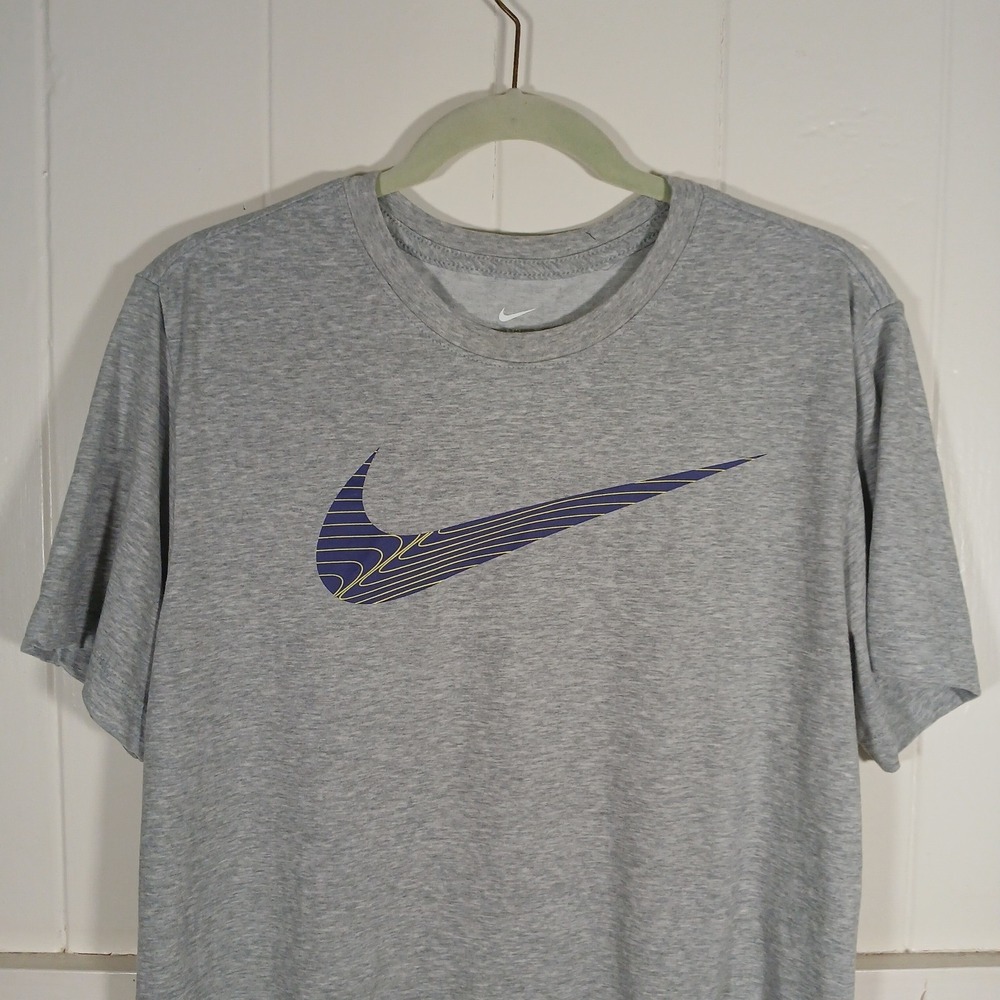 Nike Mens‎ Dri-FIT Graphic Swoosh T-Shirt Heather Gray FJ2464-063 Medium